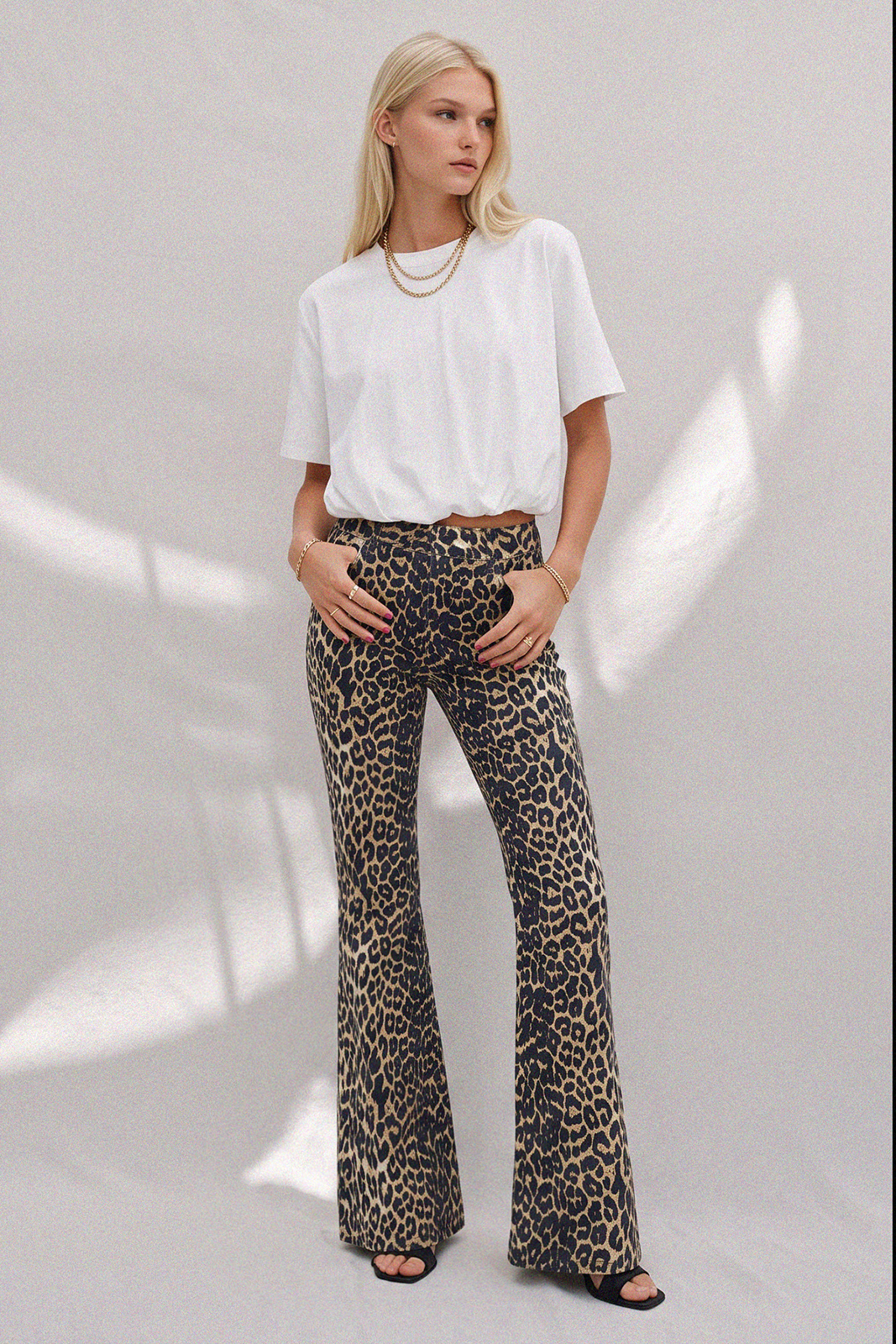 LEOPARD PRINT STRETCH DENIM FLARED JEANS